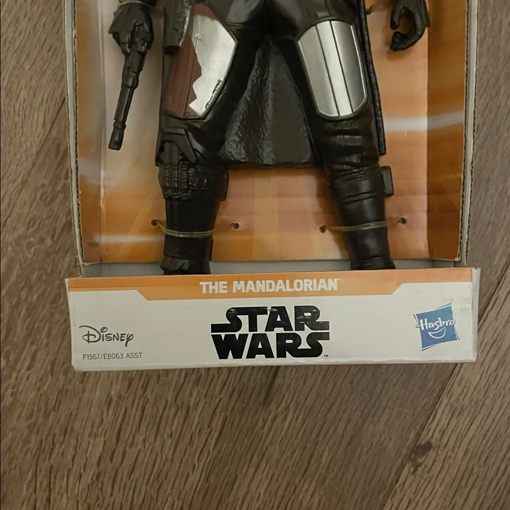 Hasbro Star Wars Mandalorian Figure with Silver and Black Armor